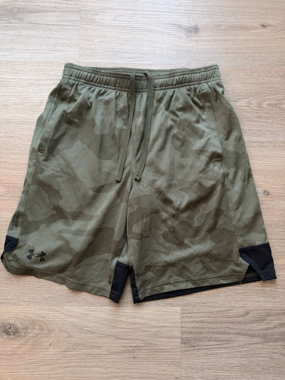 Under Armour Men’s Olive Green Camo Athletic Shorts Size Medium